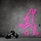 Modernes LED Neonschild mit Fußballspieler Silhouette als dynamische Wanddekoration für Fitnessraum, Hobbyraum und sportliche Wohnbereiche