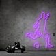 Modernes LED Neonschild mit Fußballspieler Silhouette als dynamische Wanddekoration für Fitnessraum, Hobbyraum und sportliche Wohnbereiche