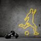 Modernes LED Neonschild mit Fußballspieler Silhouette als dynamische Wanddekoration für Fitnessraum, Hobbyraum und sportliche Wohnbereiche