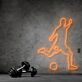Modernes LED Neonschild mit Fußballspieler Silhouette als dynamische Wanddekoration für Fitnessraum, Hobbyraum und sportliche Wohnbereiche