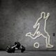 Modernes LED Neonschild mit Fußballspieler Silhouette als dynamische Wanddekoration für Fitnessraum, Hobbyraum und sportliche Wohnbereiche