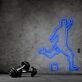 Modernes LED Neonschild mit Fußballspieler Silhouette als dynamische Wanddekoration für Fitnessraum, Hobbyraum und sportliche Wohnbereiche