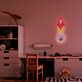 Raketen LED Neonschild im verspielten Space Design als leuchtende Wanddekoration für Kinderzimmer Jugendzimmer und Gaming Zimmer