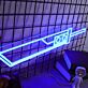 Minimalistisches Cutter LED Neonschild im Werkzeug Design als moderne Wanddekoration für Büro Studio und kreative Räume