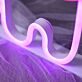 Abstraktes LED Neonschild in Figurenform als moderne Neon Wandbeleuchtung für Gaming Zimmer Jugendzimmer und kreative Räume