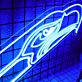 Abstraktes LED Neonschild in dynamischer Linienform als moderne Neon Wandbeleuchtung für Sport Zimmer Studio und kreative Räume