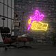 Hand mit Tätowiermaschine LED-Neonschild für Tattoo Studio