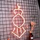 Abstraktes Symbol LED Neonlicht in Orange für moderne Wanddekoration