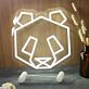 Modernes LED Neonschild geometrischer Panda als minimalistische Wanddekoration
