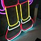 Modernes LED Neonschild abstrakte Figur kunstvolle Neon Wanddekoration im Pop Art Stil