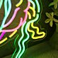 Künstlerisches LED Neonschild Frauenprofil mit farbigem Haar modernes Neon Wandlicht für Wohnzimmer Studio oder kreative Raumdekoration