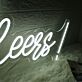 Cheers LED Neonschild für Wohnzimmer und Bar