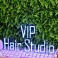 VIP Hair Studio LED-Neonschild für Friseursalon oder Schaufenster