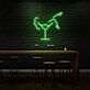Cocktailglas mit Frauenbeinsilhouette LED-Neonschild für Bar Club
