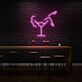 Cocktailglas mit Frauenbeinsilhouette LED-Neonschild für Bar Club