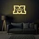 Buchstabe M mit Auge LED-Neonschild Wohnzimmer Lounge
