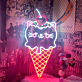 Eiswaffel mit Katze und Kirsche LED-Neonschild für Café oder Kinderzimmer