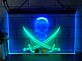 Totenkopf mit gekreuzten Säbeln LED-Neonschild für Bar Club