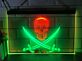 Totenkopf mit gekreuzten Säbeln LED-Neonschild für Bar Club