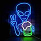 LED Neonschild Alien mit Friedenshand und Bierglas als moderne Neon Wanddekoration für Bar Partykeller Lounge oder Wohnzimmer