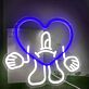 Verspieltes LED Neonschild mit Herzfigur und freundlichem Charakter als dekorative Wandbeleuchtung für Wohnzimmer Schlafzimmer oder moderne Räume