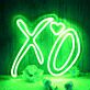 Dekoratives LED Neonschild mit XO Schriftzug und Herzmotiv als stimmungsvolle Wandbeleuchtung für Schlafzimmer Wohnzimmer oder moderne Wohnräume