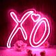 Dekoratives LED Neonschild mit XO Schriftzug und Herzmotiv als stimmungsvolle Wandbeleuchtung für Schlafzimmer Wohnzimmer oder moderne Wohnräume