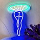 Abstraktes LED Neonschild in organischer Form mit pflanzeninspirierter Silhouette als moderne Wanddekoration für stilvolle Innenräume