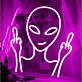 Abstraktes LED Neonschild mit futuristischer Maskenfigur und stilisierten Handgesten als modernes Kunstobjekt für kreative Wohnräume