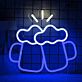 zwei Bierkrüge mit Schaum LED-Neonschild Bar Party