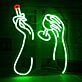 Atmosphärisches LED Neonschild mit abstraktem Hände und Cocktailglas Motiv als moderne Wandbeleuchtung für Bar Wohnzimmer oder Lounge
