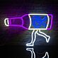 Kreatives LED Neonschild mit laufender Flasche und abstrakter Flüssigkeitsform als moderne Wandbeleuchtung für Bar Wohnzimmer oder Lounge
