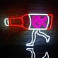 Kreatives LED Neonschild mit laufender Flasche und abstrakter Flüssigkeitsform als moderne Wandbeleuchtung für Bar Wohnzimmer oder Lounge