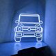 LED Neonschild mit frontaler Geländewagen Silhouette und klarer Fahrzeug Linienführung als moderne Wandbeleuchtung