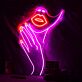 Abstraktes Gesicht mit Hand und Lippen LED-Neonschild Wohnzimmer Studio