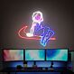 Comic-Superheldin sitzend LED-Neonschild Gamingzimmer