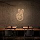 Hand mit Victory Zeichen LED-Neonschild für Cafe Bar