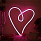 Geschwungenes Herz als LED-Neonschild