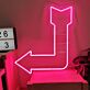 Pfeil nach links unten LED-Neonschild Wohnzimmer Bar