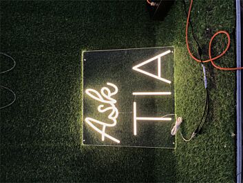 Ask TIA LED-Neonschild für Shop Event