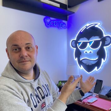 Affe mit Sonnenbrille LED-Neonschild mit UV-Druck