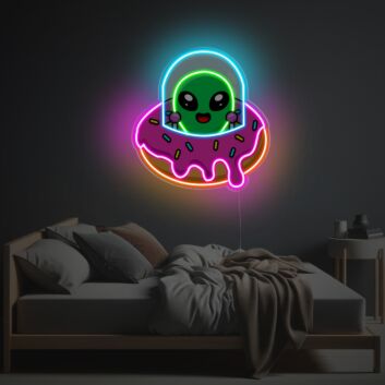 Verspieltes LED Neonschild mit niedlichem Alien Motiv und Donut Design