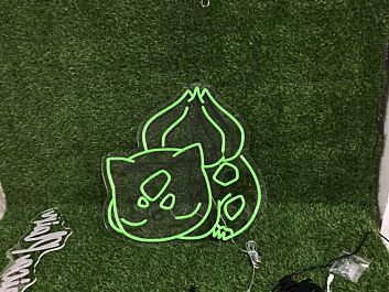 Fantasie-Kreatur mit Pflanzenspross LED-Neonschild Gamingzimmer