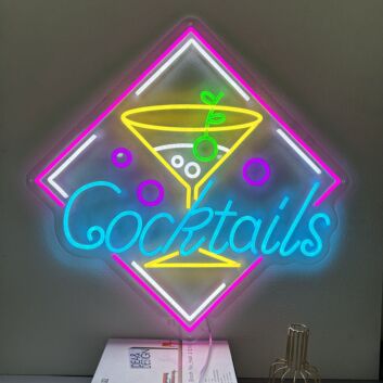 Cocktailglas mit Olive LED Neonschild für Bar und Club