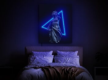 Klassische Statue mit Neon Dreieck LED-Neonschild für Wohnzimmer Kunstdekoration
