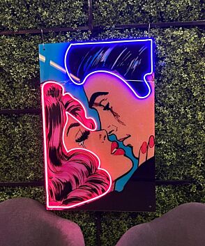 Kuss im Pop Art Stil LED-Neonschild für Wohnzimmer oder Bar