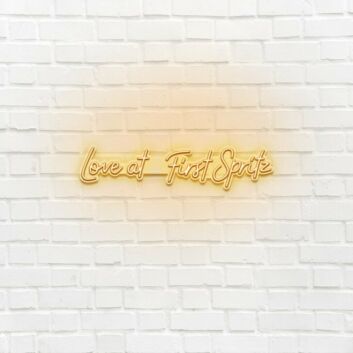 Love at First Spritz LED-Neonschild für Bar und Restaurant