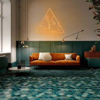 Linienzeichnung Kussmotiv im Dreieck LED-Neonschild Wohnzimmer Schlafzimmer