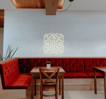 Ornamentmuster im Jugendstil LED-Neonschild für Café und Restaurant