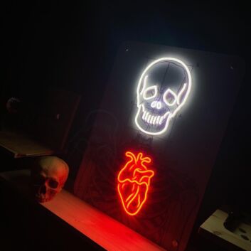 Totenkopf und anatomisches Herz LED-Neonschild für Tattoo Studio Bar